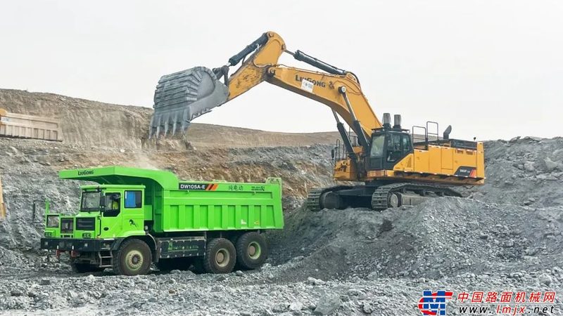 矿山挖掘机型号与吨位对照：揭秘选型背后的逻辑**
